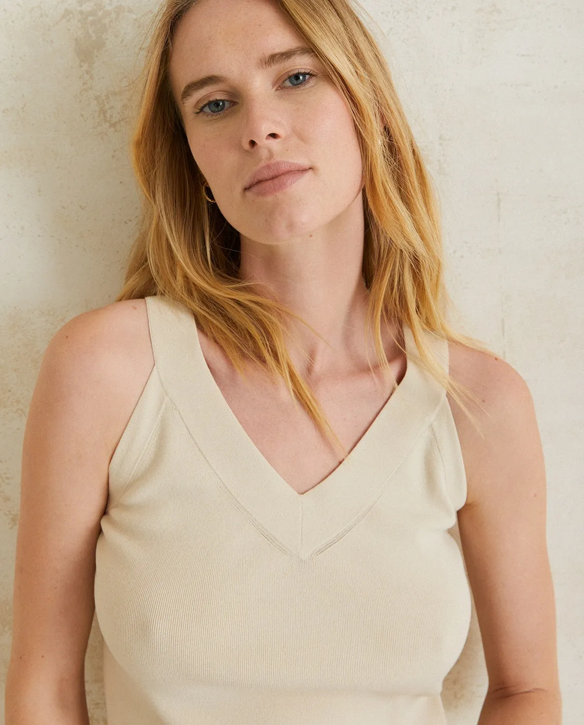 TOP IN MAGLIA CON SCOLLO A V NATURALE